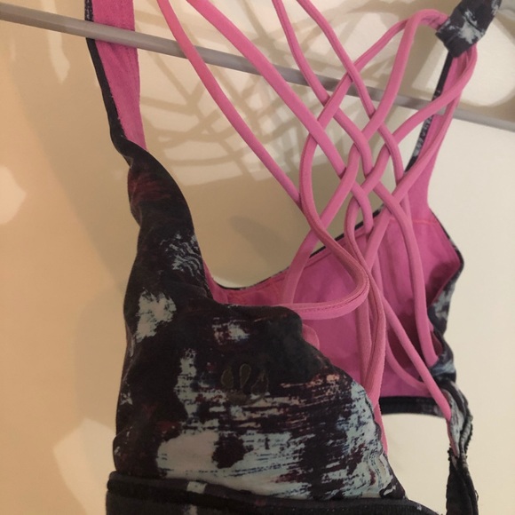 lululemon sports bra (removable padding) - Picture 3 of 3